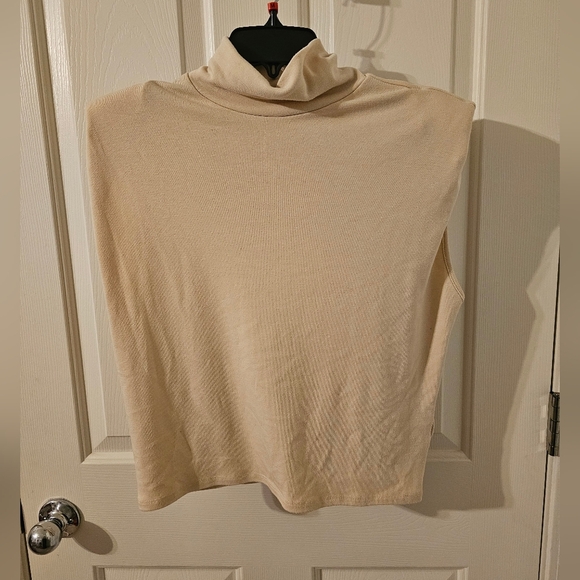 ASTR the Label Turtleneck Roxette Tank with Shoulder Pads Size XS - Picture 1 of 6